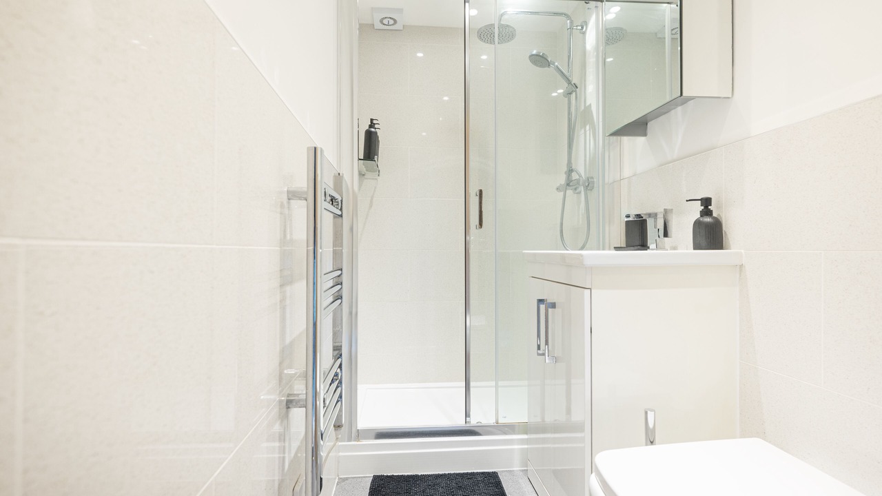 Photo of Bathroom in Island Gardens