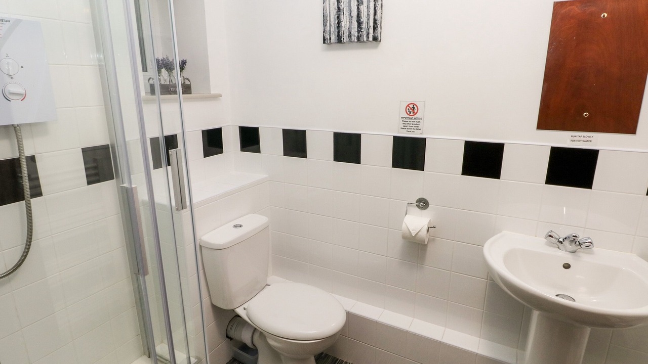 Photo of Bathroom in Margam