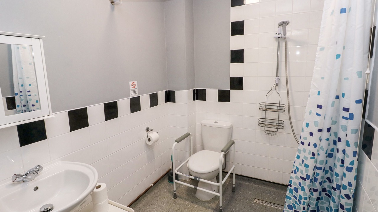 Photo of Bathroom in Margam
