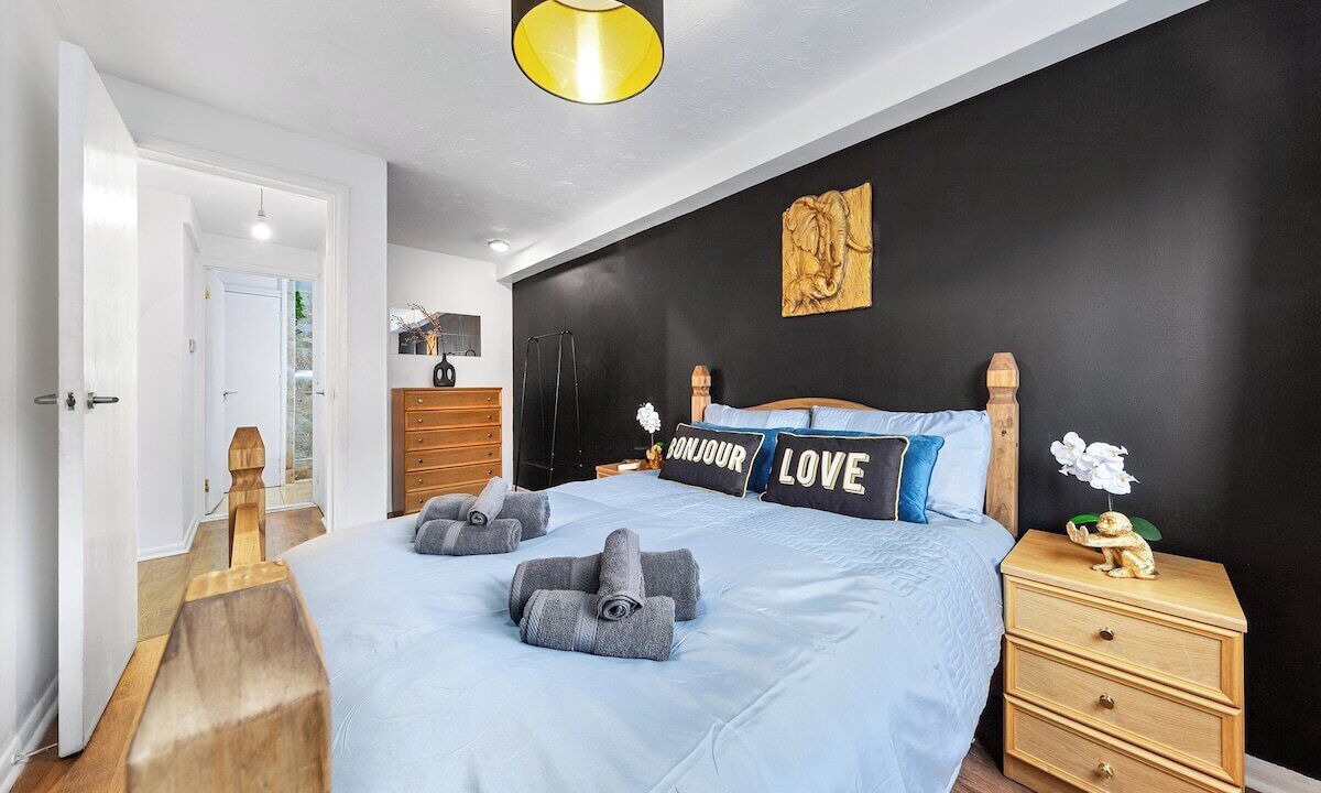 Photo of Bedroom in Island Gardens