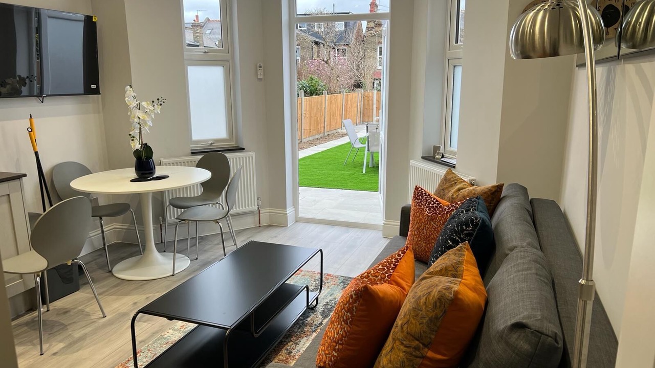 Photo of Livingroom in Bowes