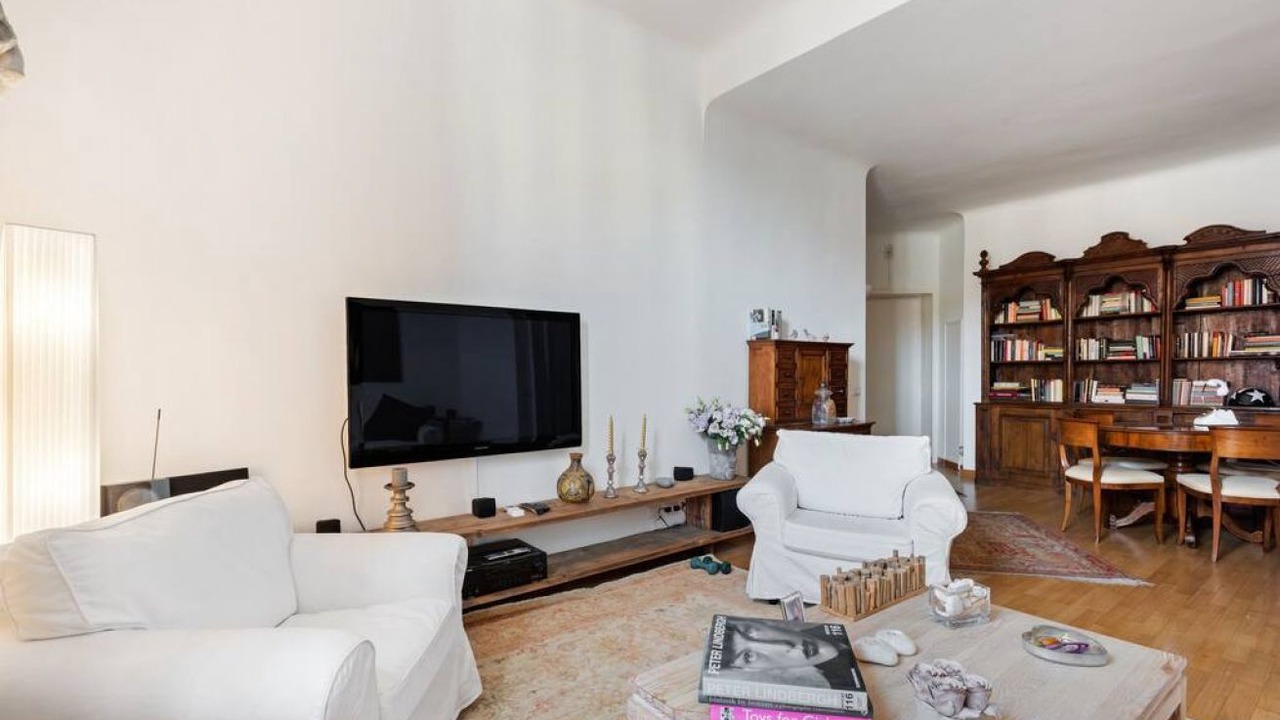 Photo of Livingroom in Magenta