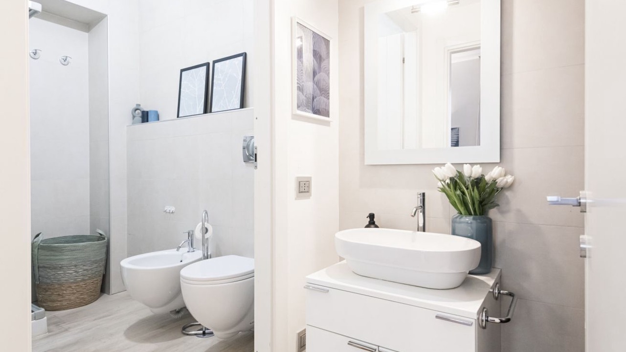 Photo of Bathroom in Magenta