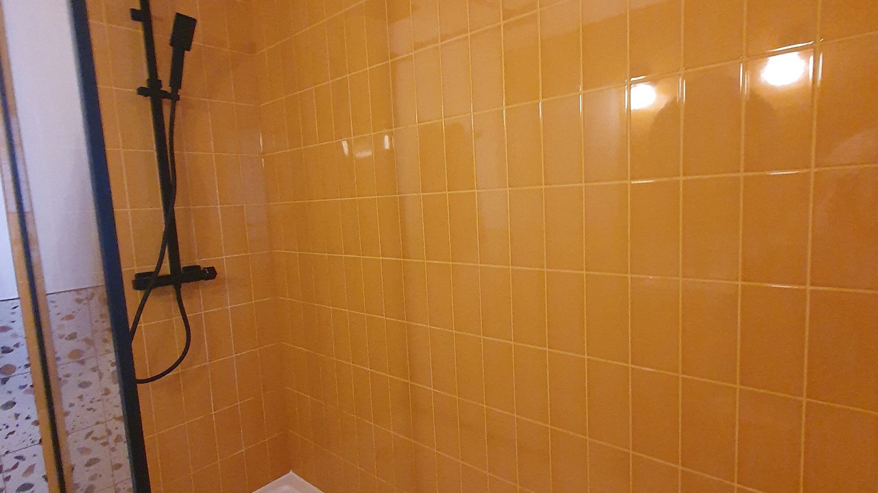 Photo of Bathroom in Oval