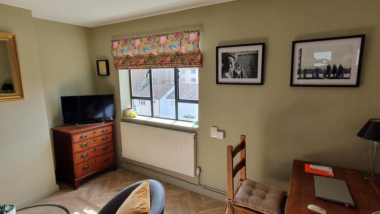 Photo of Livingroom in Oval