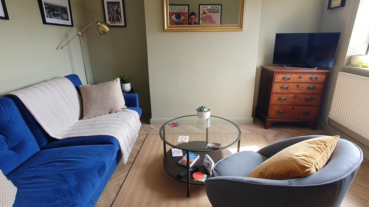 Photo of Livingroom in Oval