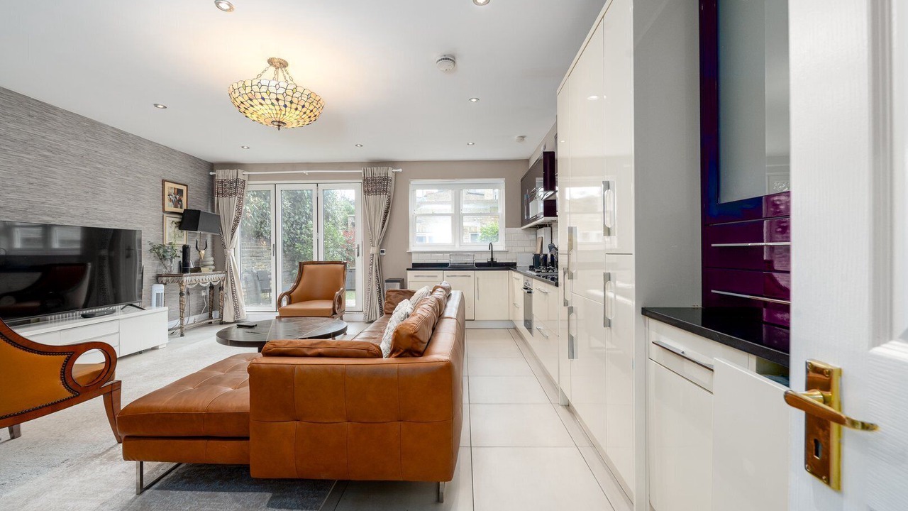 Photo of Livingroom in Town