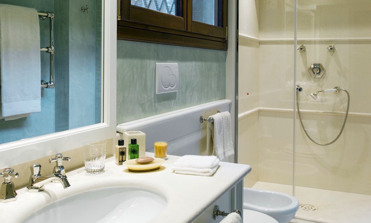 Photo of Bathroom in Dorsoduro