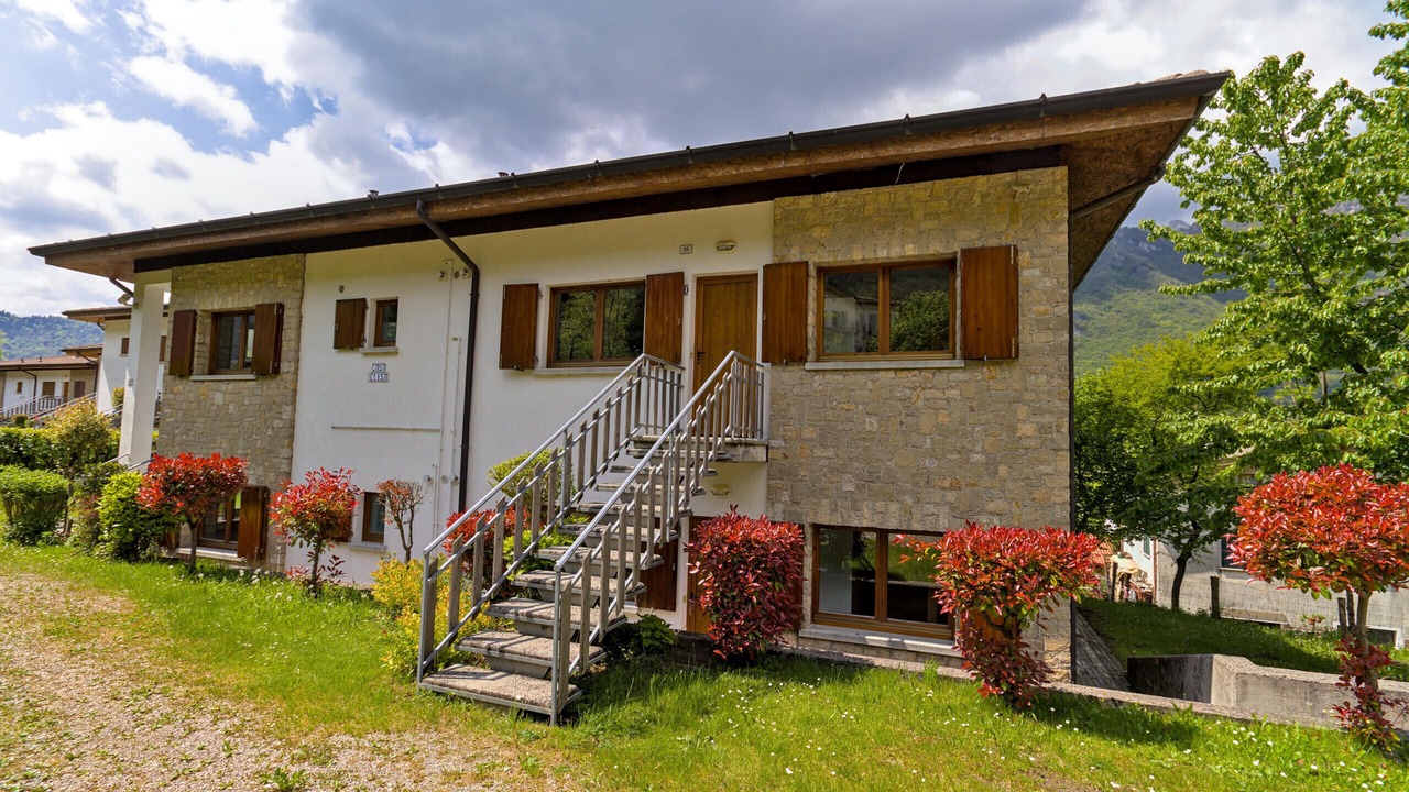 Photo of Outdoor in Crone