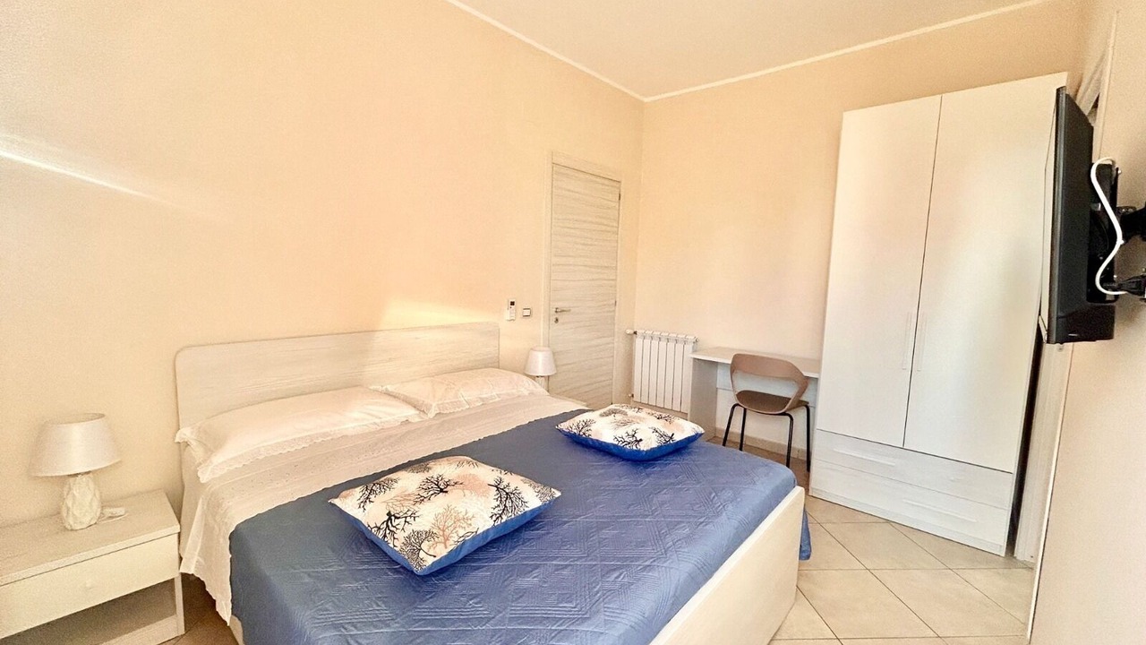 Photo of Bedroom in Gallico Marina