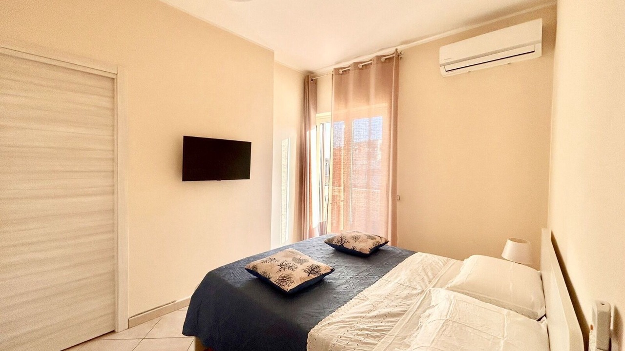 Photo of Bedroom in Gallico Marina