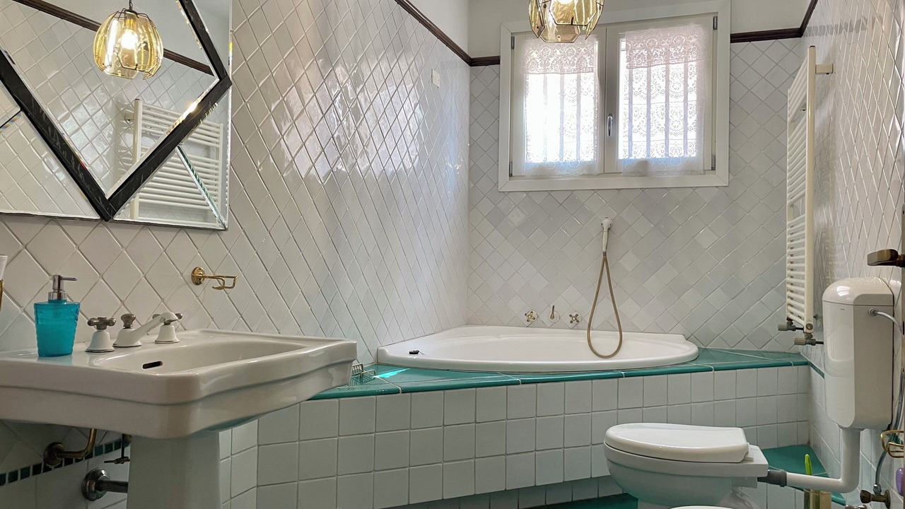 Photo of Bathroom in Marina Centro