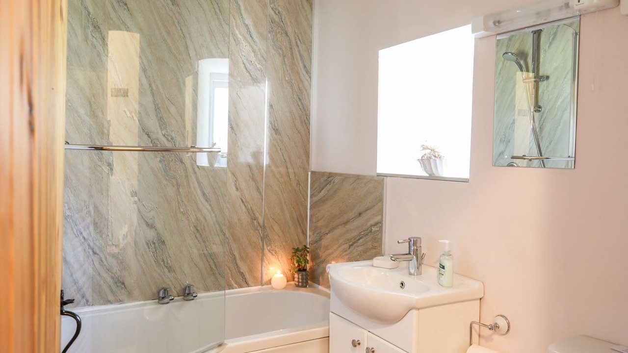Photo of Bathroom in Rhoscolyn