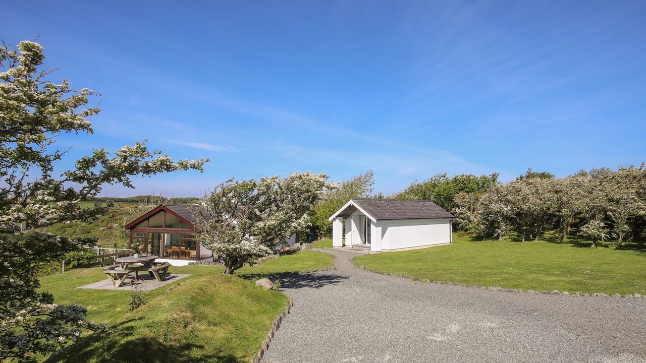Photo of Patio Balcony in Rhoscolyn