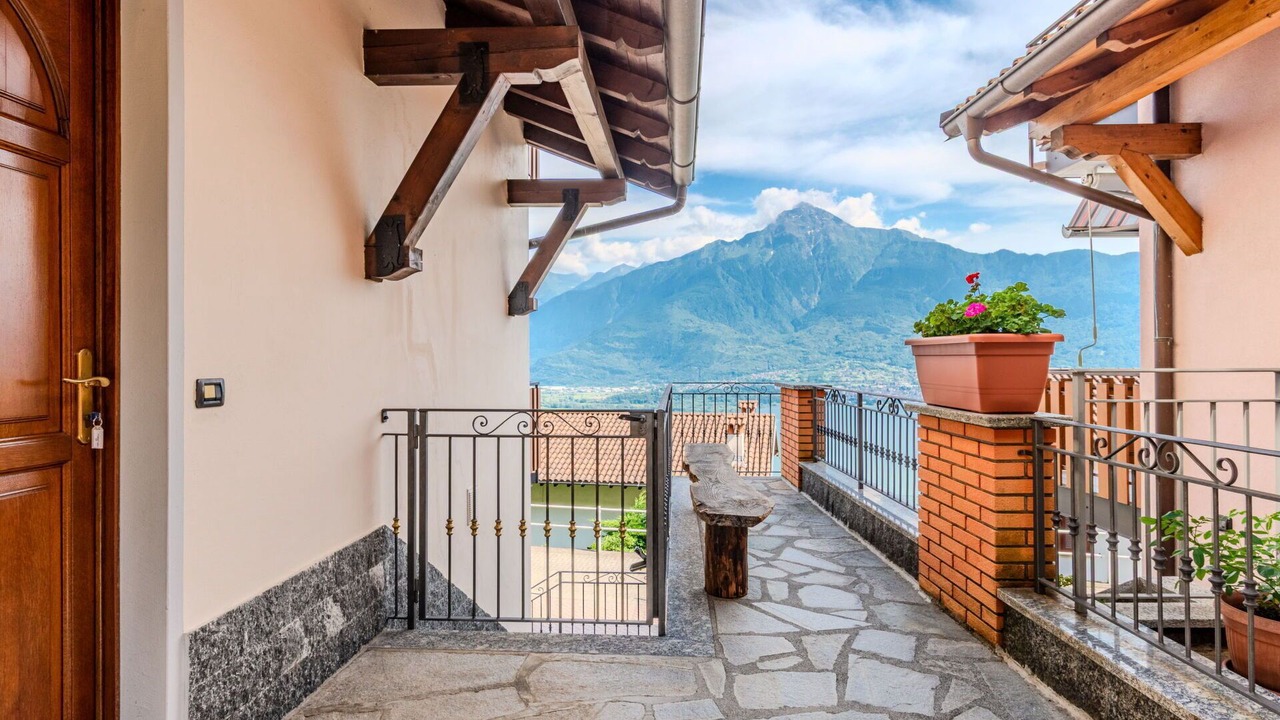 Photo of Patio Balcony in Trezzone