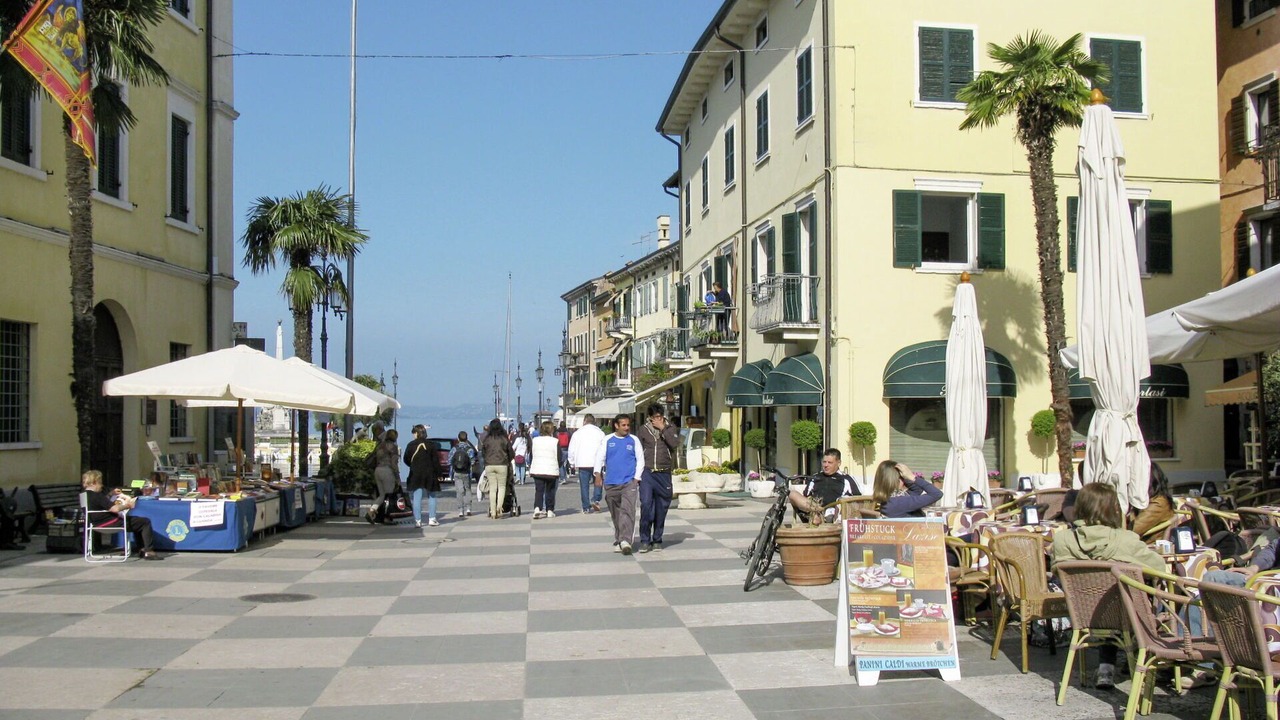 Photo of Others in Cola