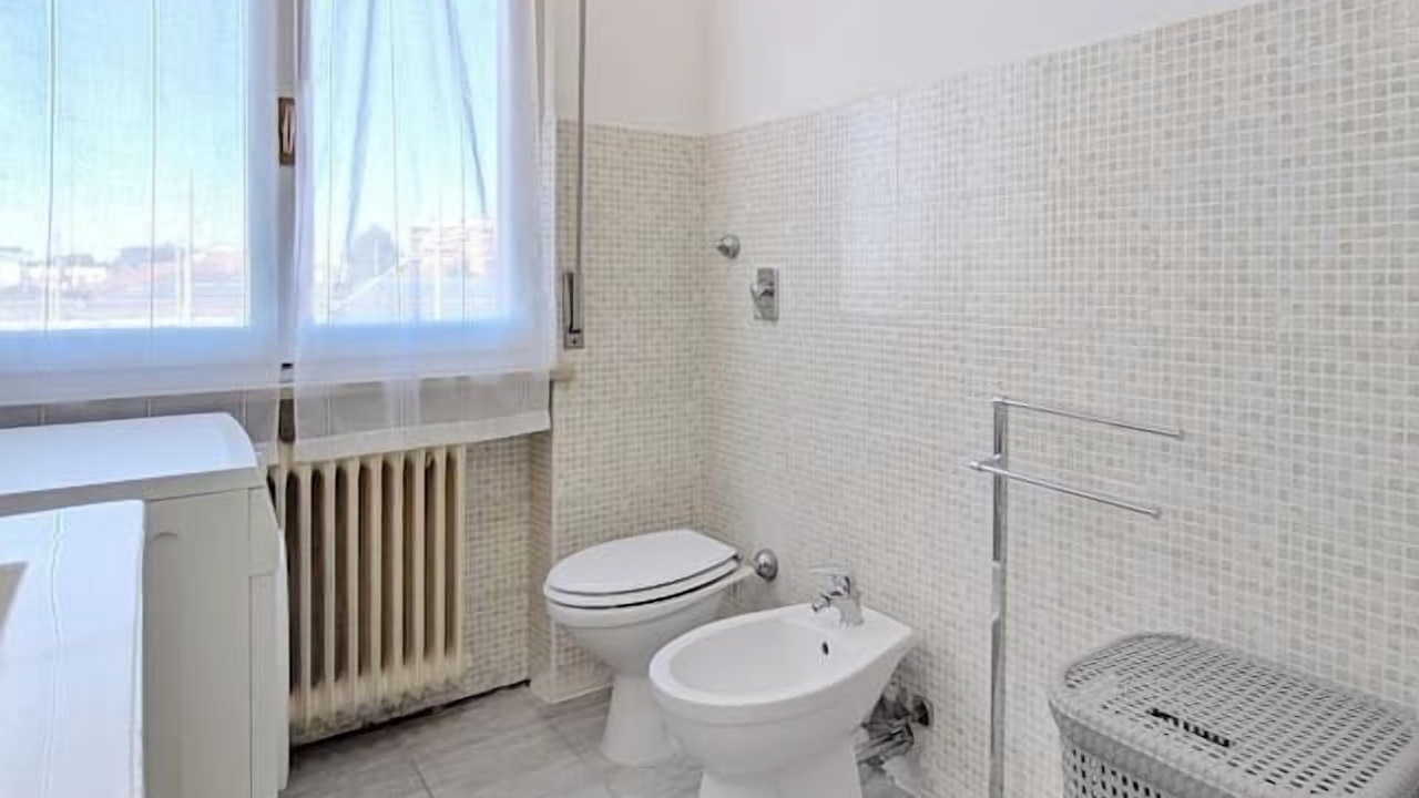 Photo of Bathroom in Crema