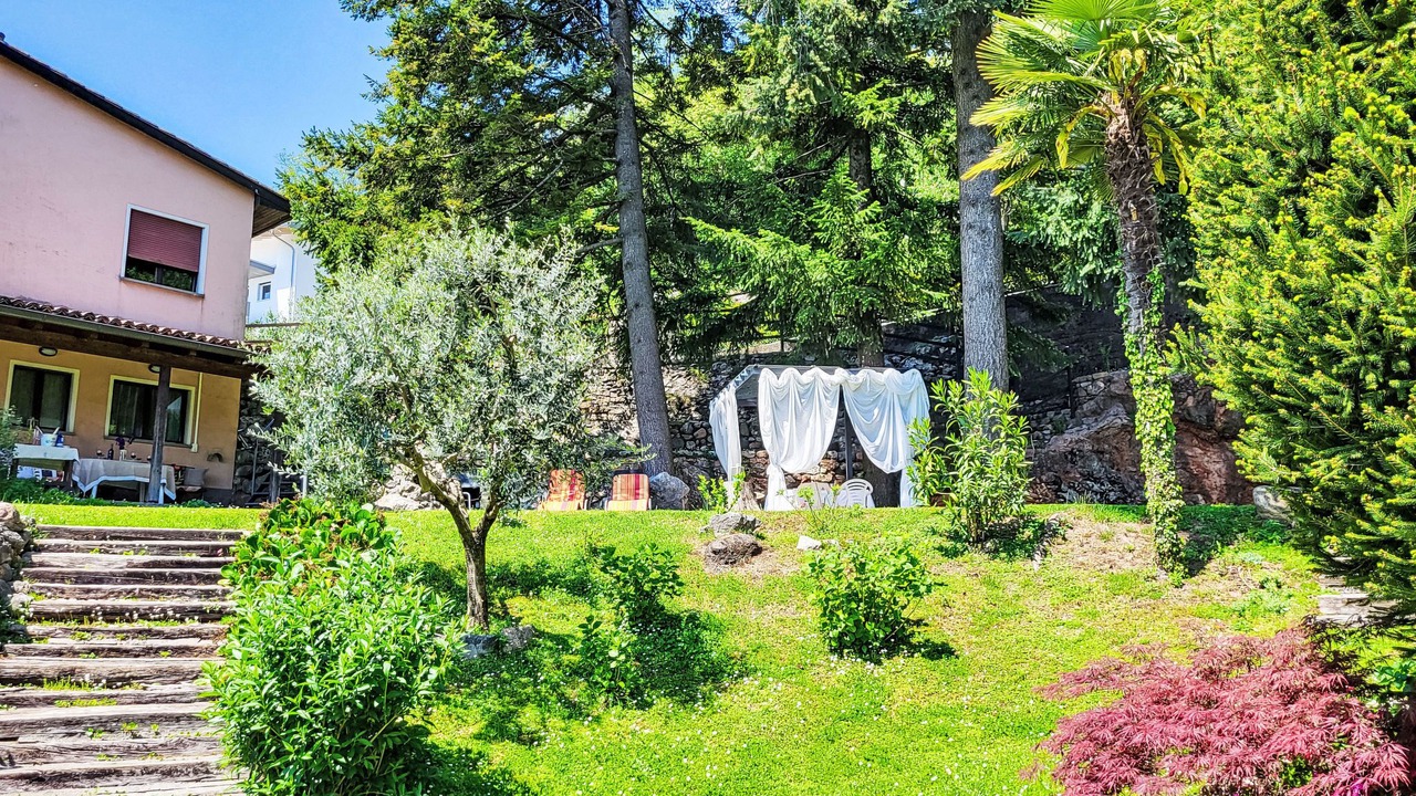Photo of Others in Besazio