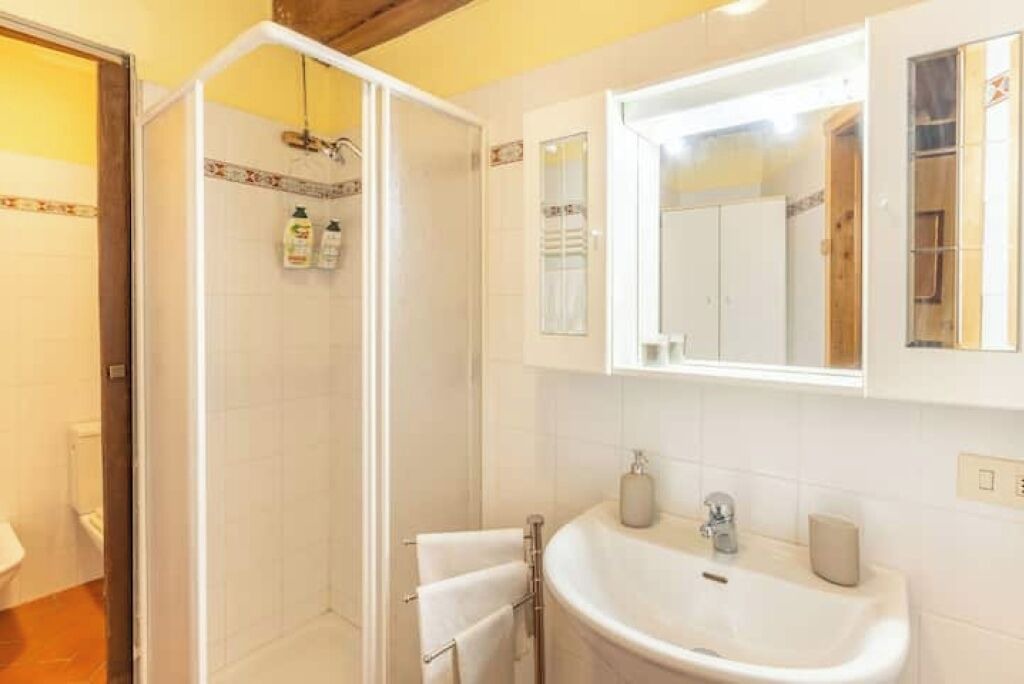 Photo of Bathroom in Mologno
