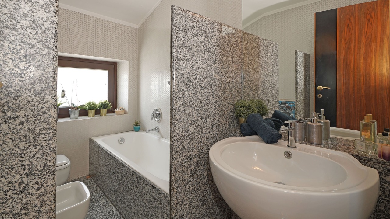 Photo of Bathroom in Peschiera del Garda City Centre