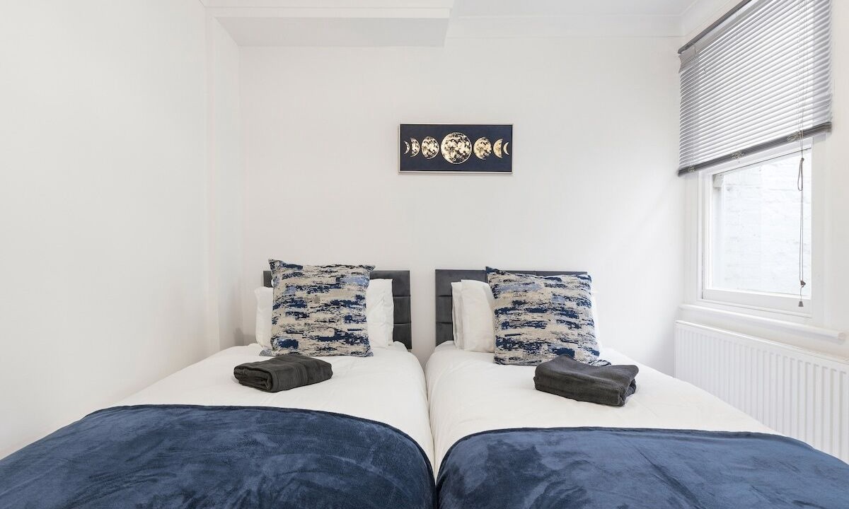 Photo of Bedroom in Angel