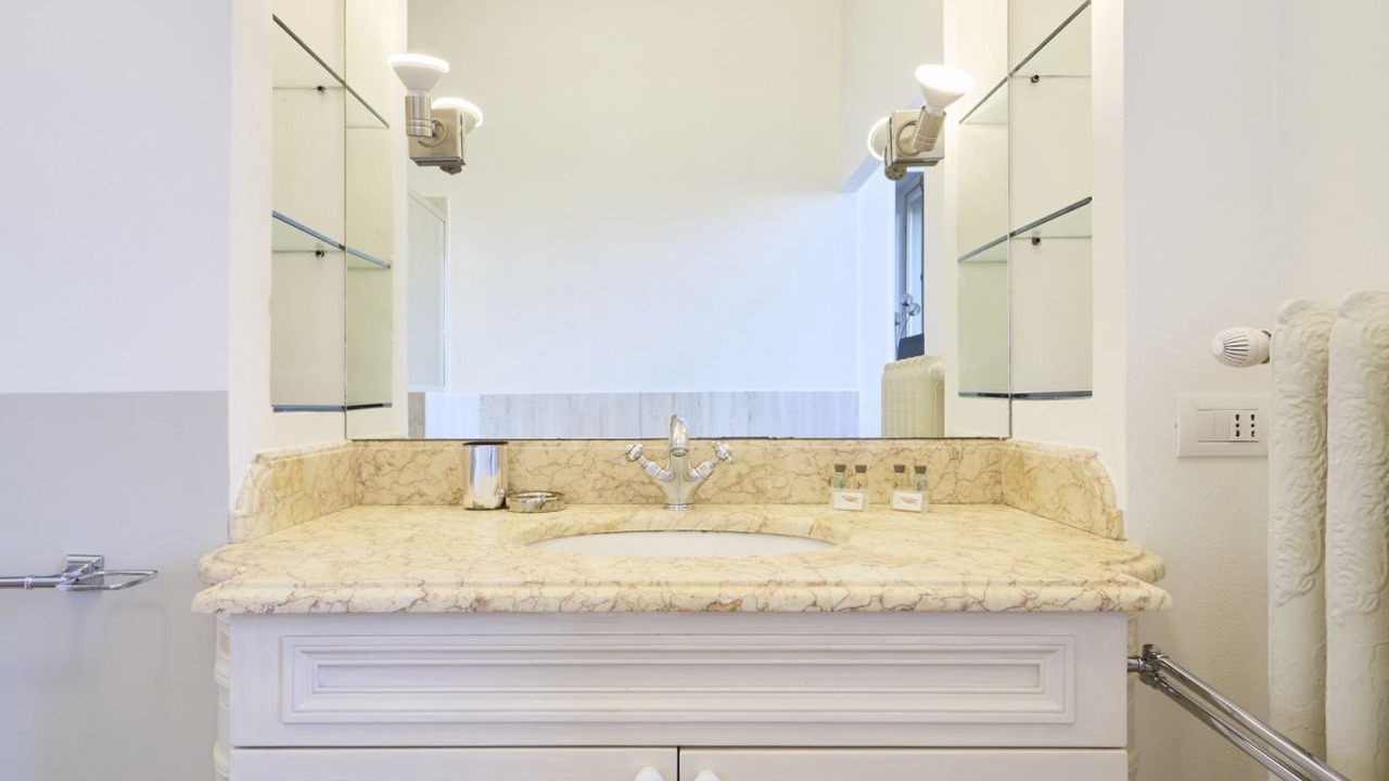 Photo of Bathroom in Magenta