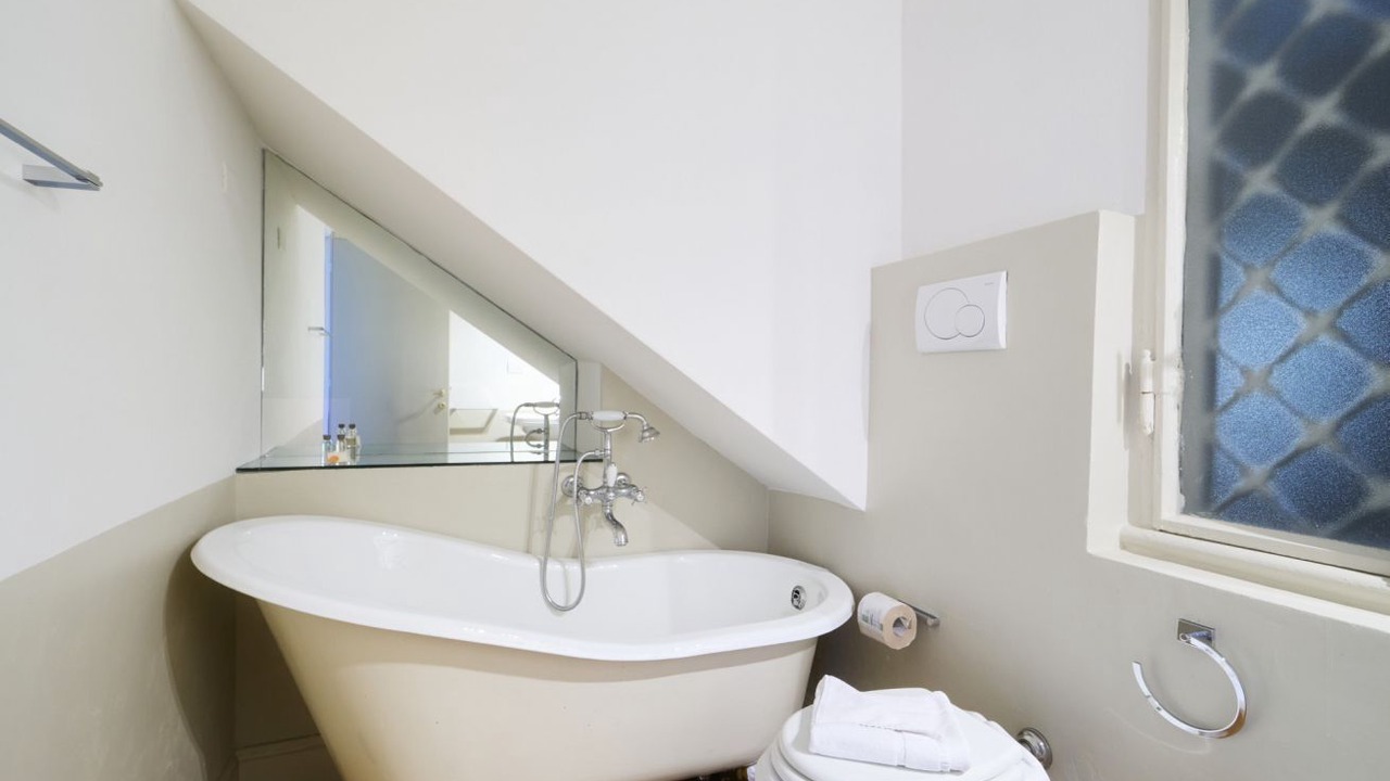 Photo of Bathroom in Magenta