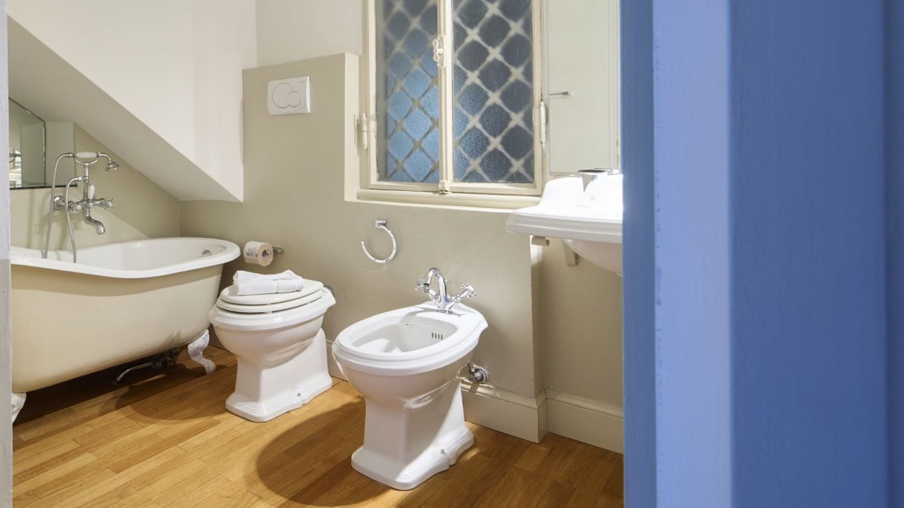 Photo of Bathroom in Magenta