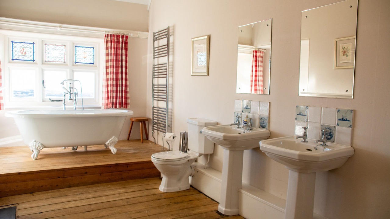 Photo of Bathroom in Rhoscolyn