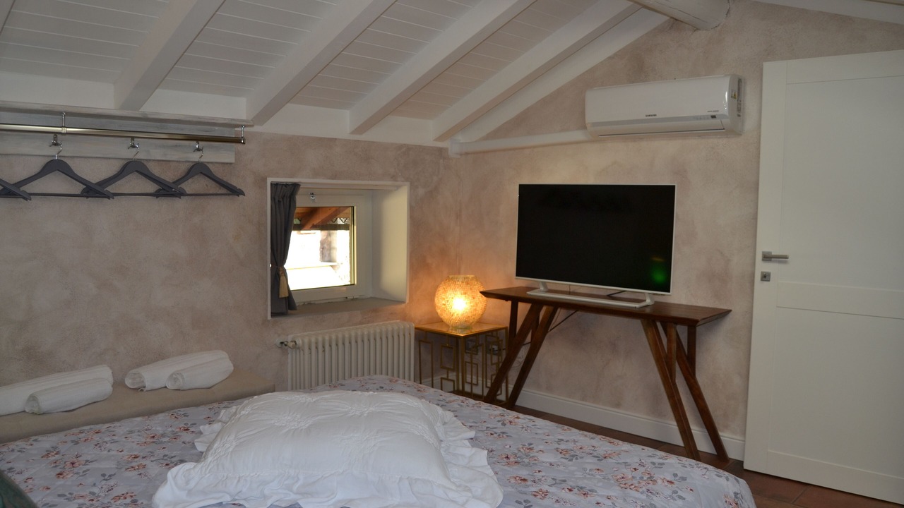 Photo of Bedroom in Dongo