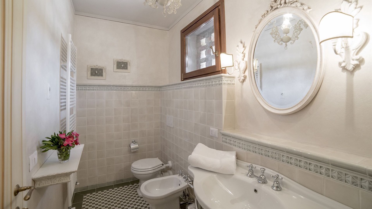 Photo of Bathroom in Iano
