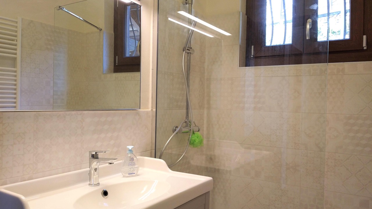Photo of Bathroom in Someraro