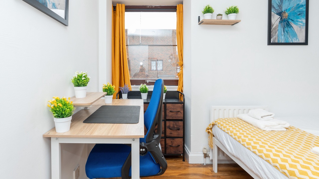 Photo of Bedroom in Portsmouth City Centre