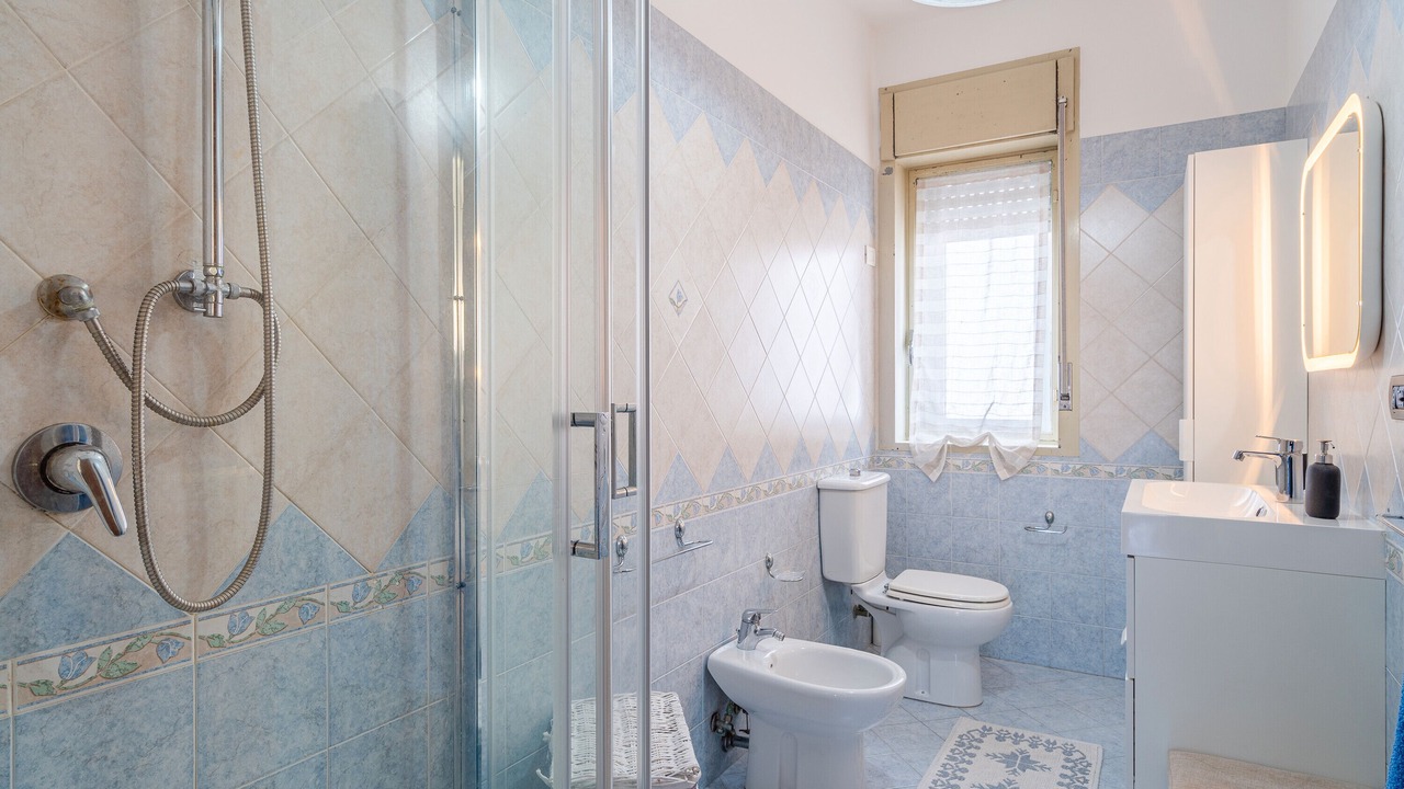 Photo of Bathroom in Avola