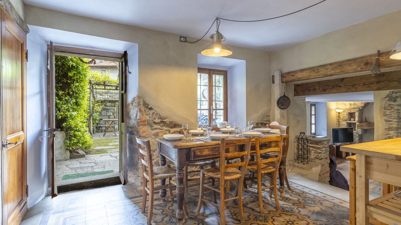 Photo of Bedroom in Mergozzo