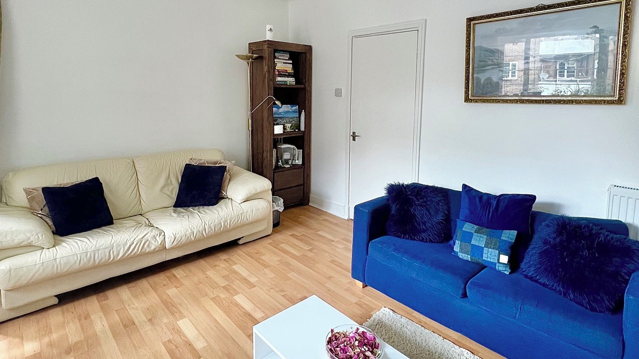 Photo of Livingroom in Mapesbury