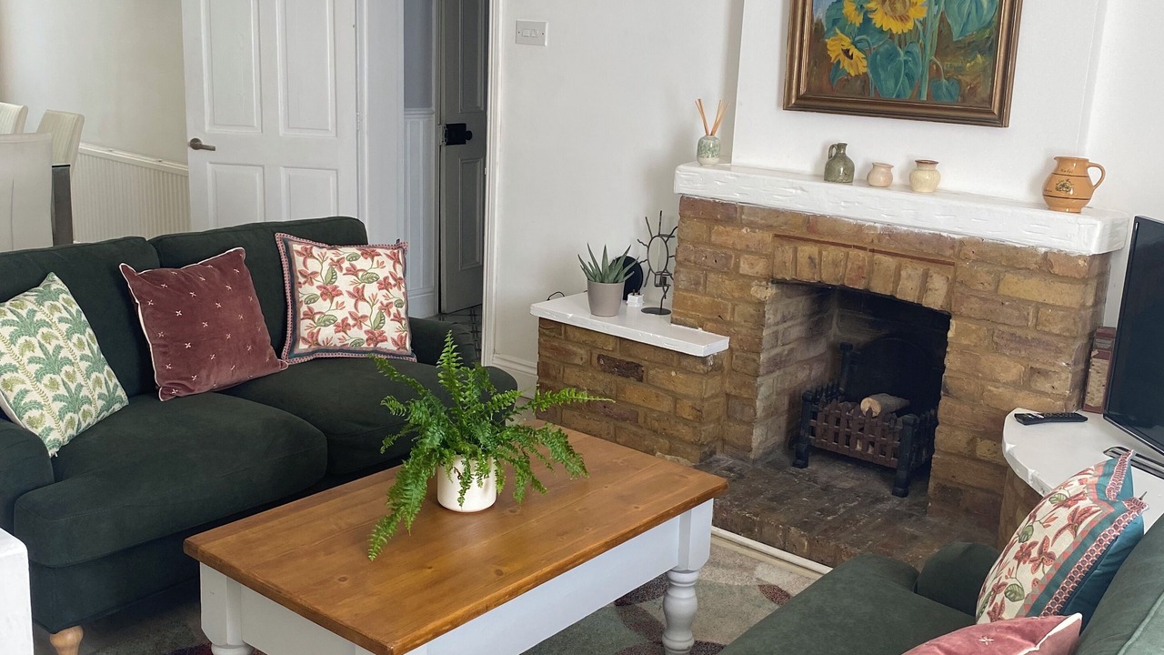 Photo of Livingroom in Colnbrook