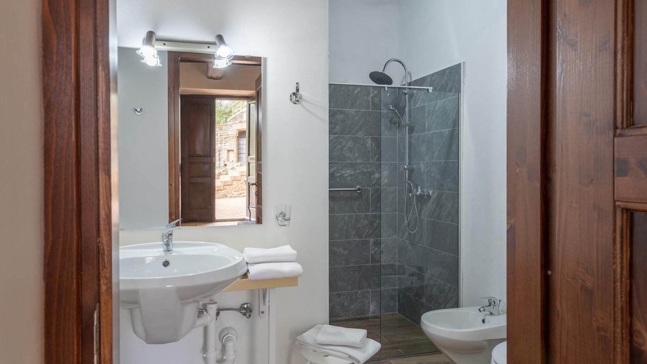 Photo of Bathroom in Montone