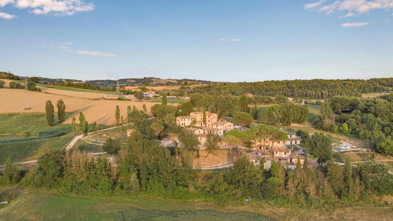 Photo of Others in Montone