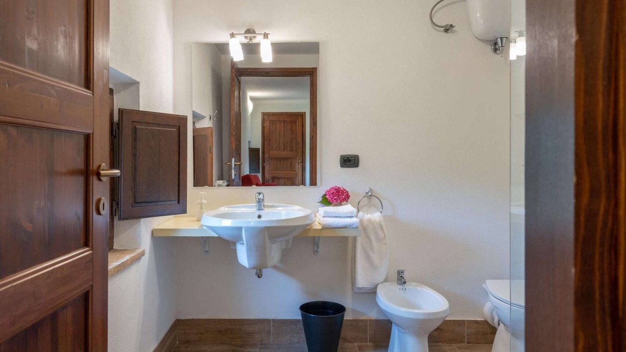 Photo of Bathroom in Montone