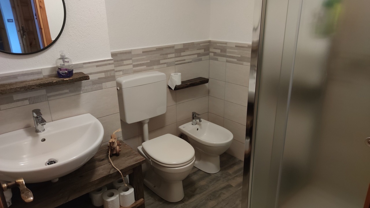 Photo of Bathroom in Introd