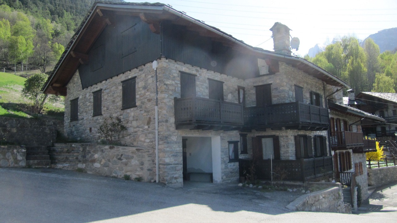 Photo of Outdoor in Introd