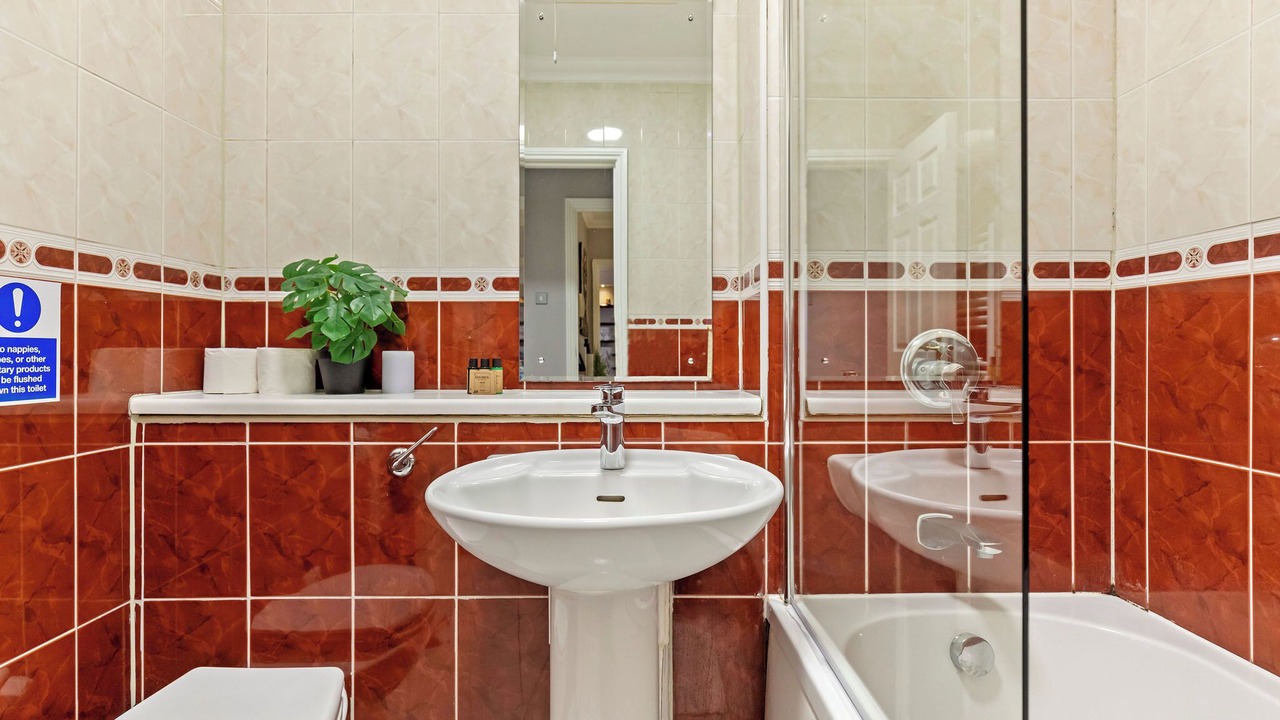 Photo of Bathroom in Mapesbury