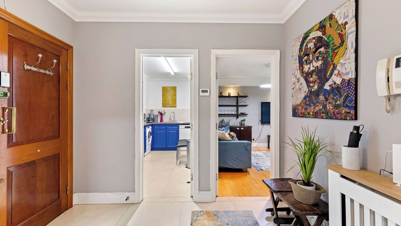 Photo of Livingroom in Mapesbury