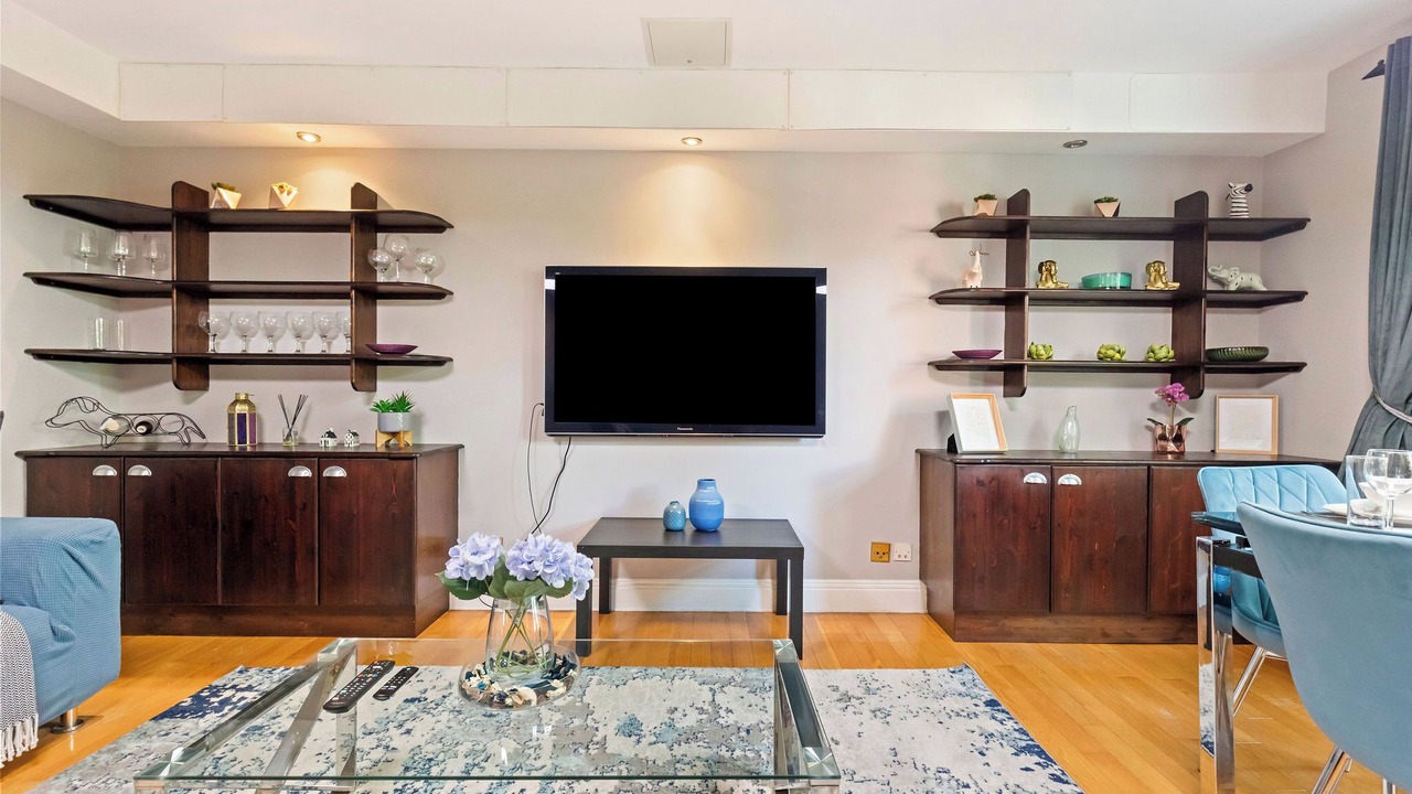 Photo of Livingroom in Mapesbury