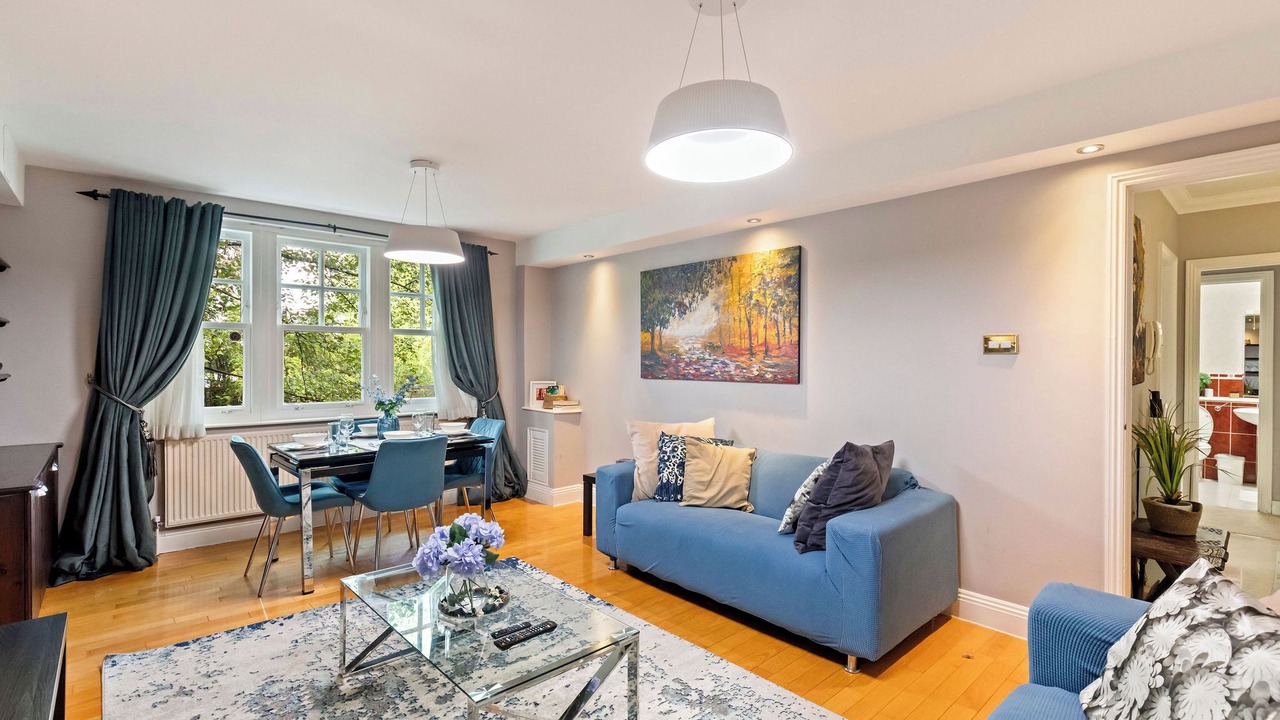 Photo of Livingroom in Mapesbury