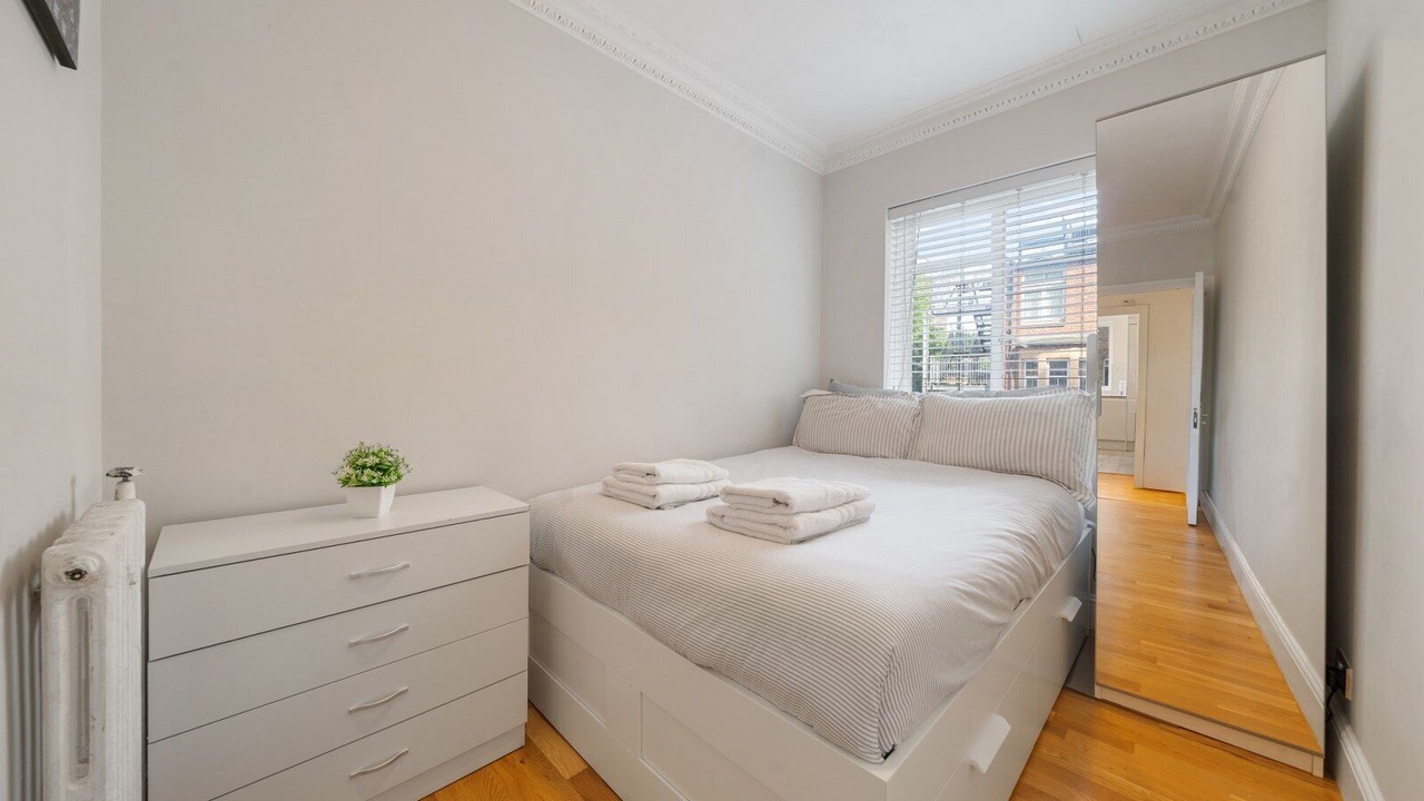 Photo of Bedroom in Lancaster Gate