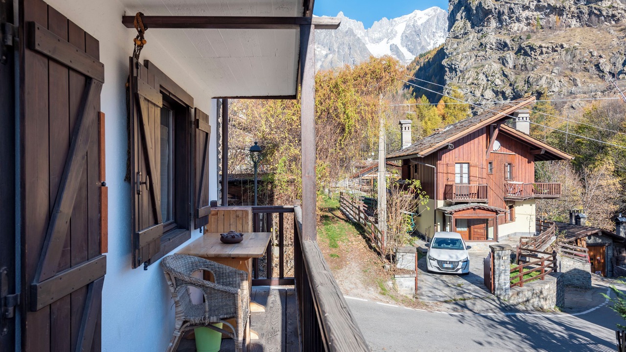 Photo of Patio Balcony in Courmayeur