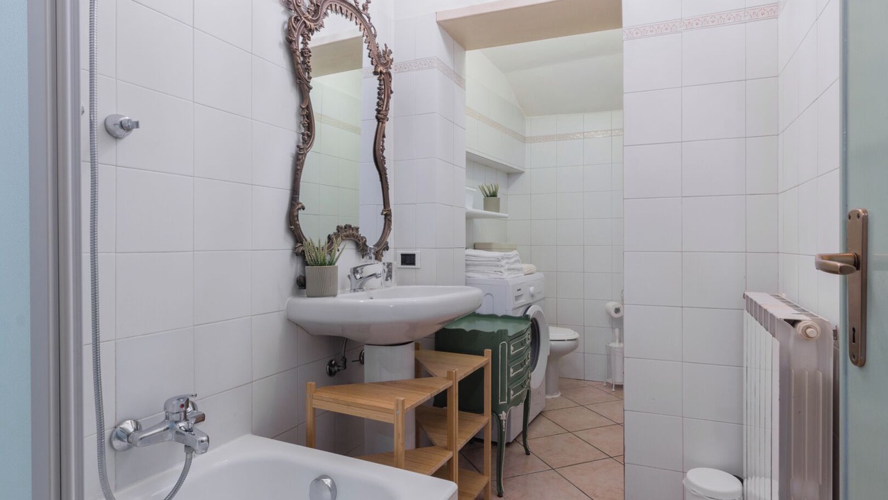 Photo of Bathroom in Crema