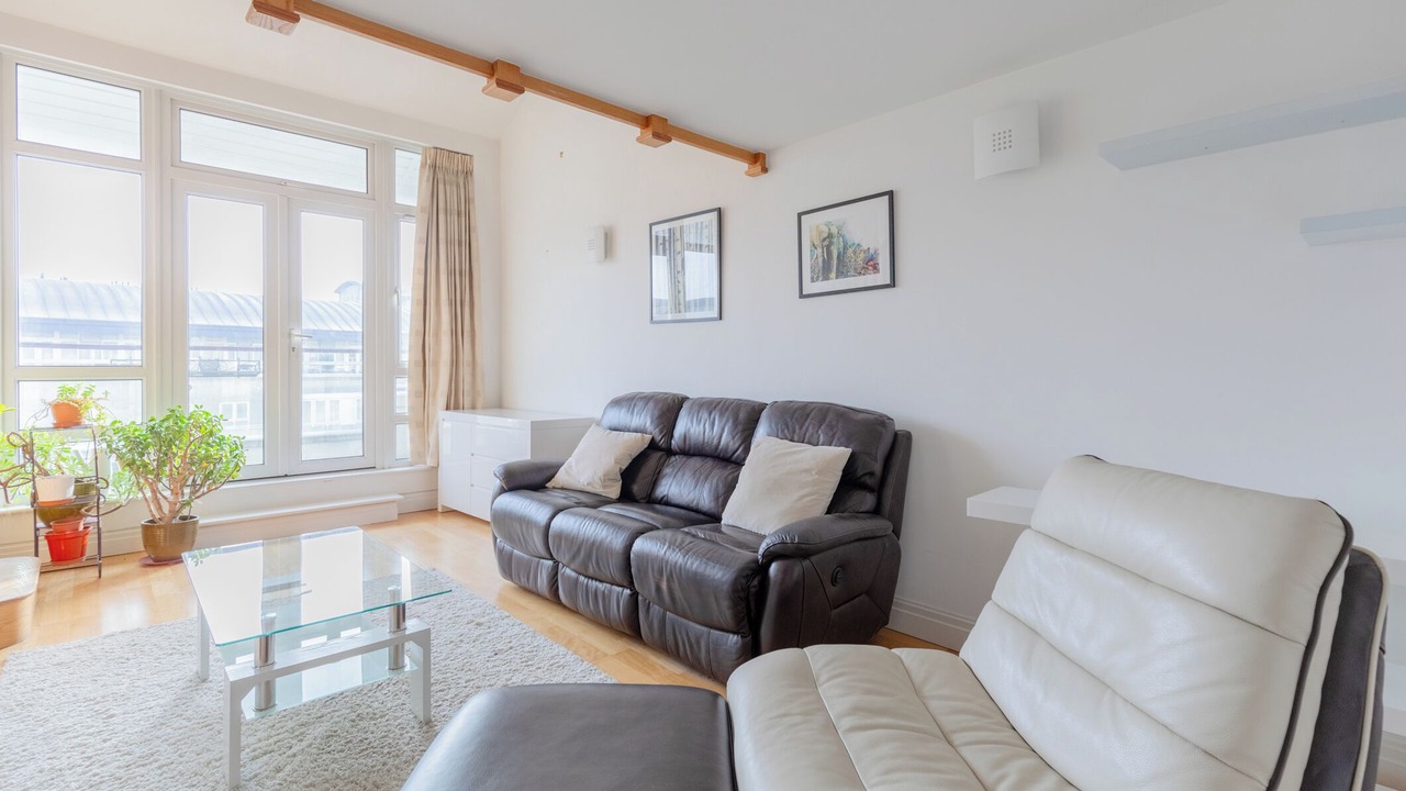 Photo of Livingroom in Island Gardens